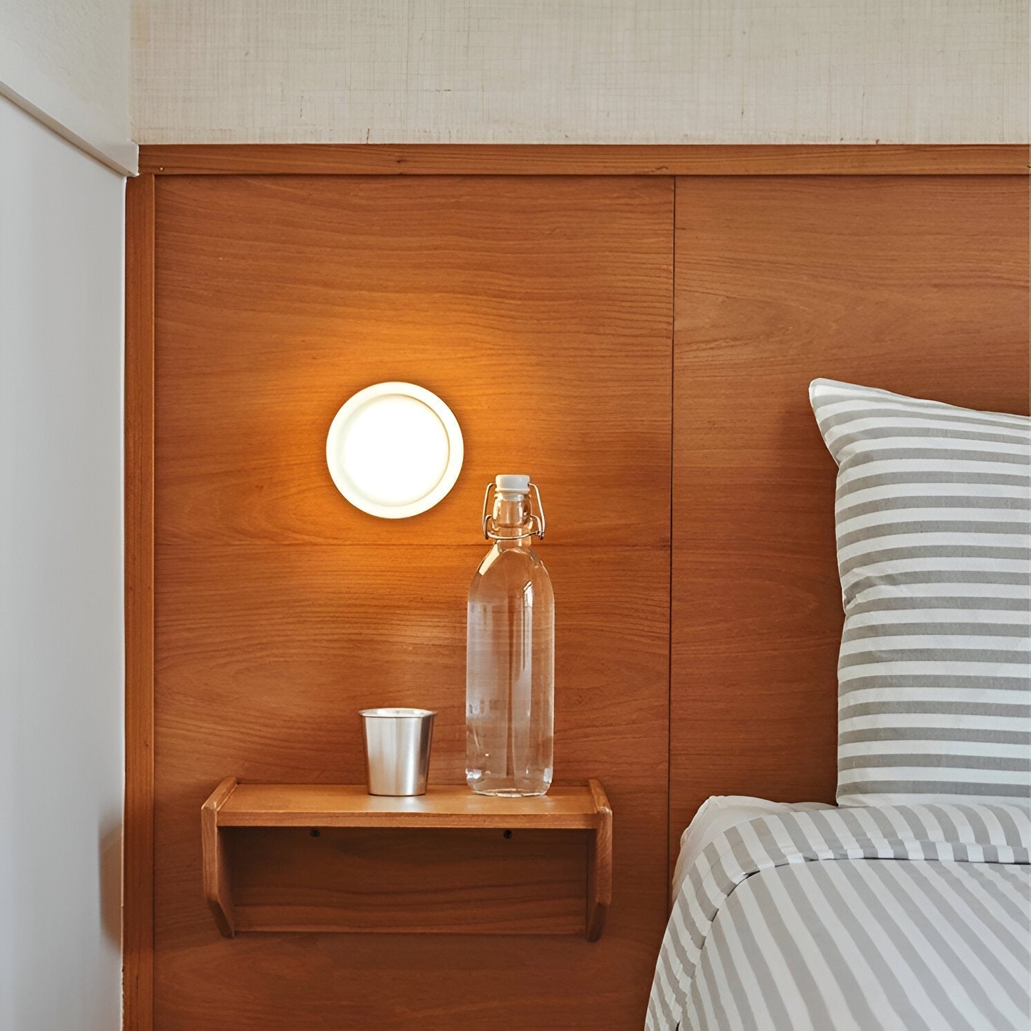 Nordic Acrylic Wall Sconce with Round Ambient Glow