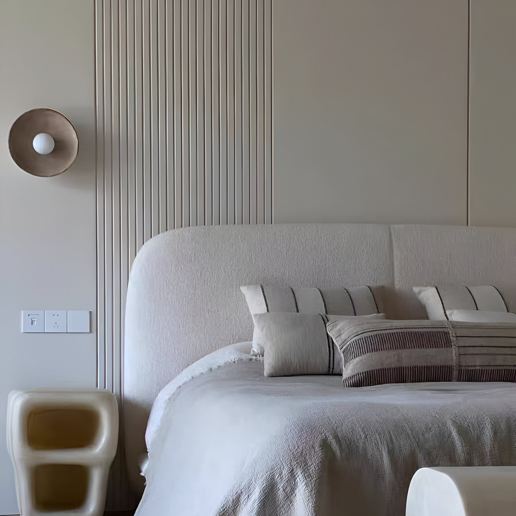 Resin Ribbed Round Wall Sconce with Globe Light