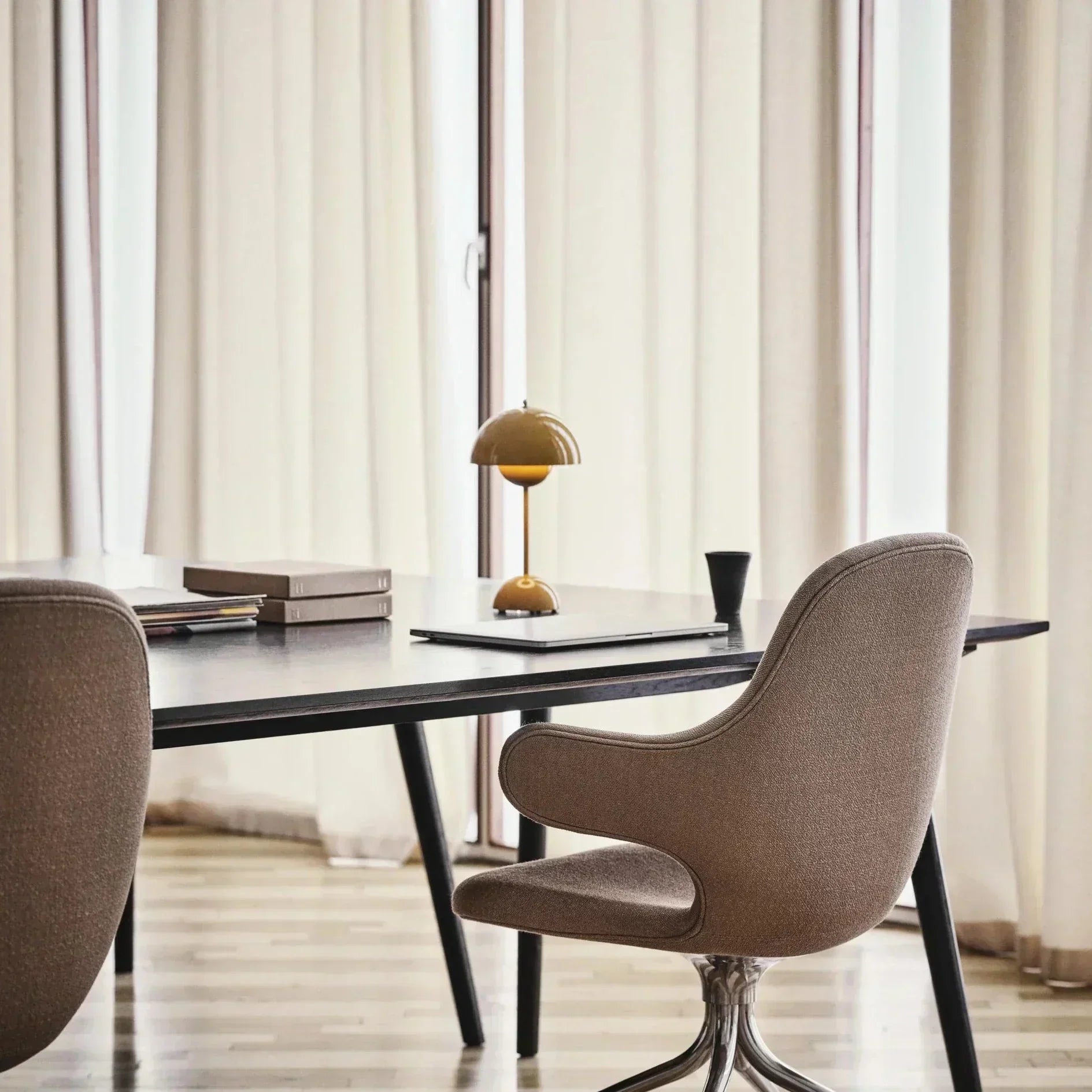 Modern Wireless Dome Table Lamp with LED