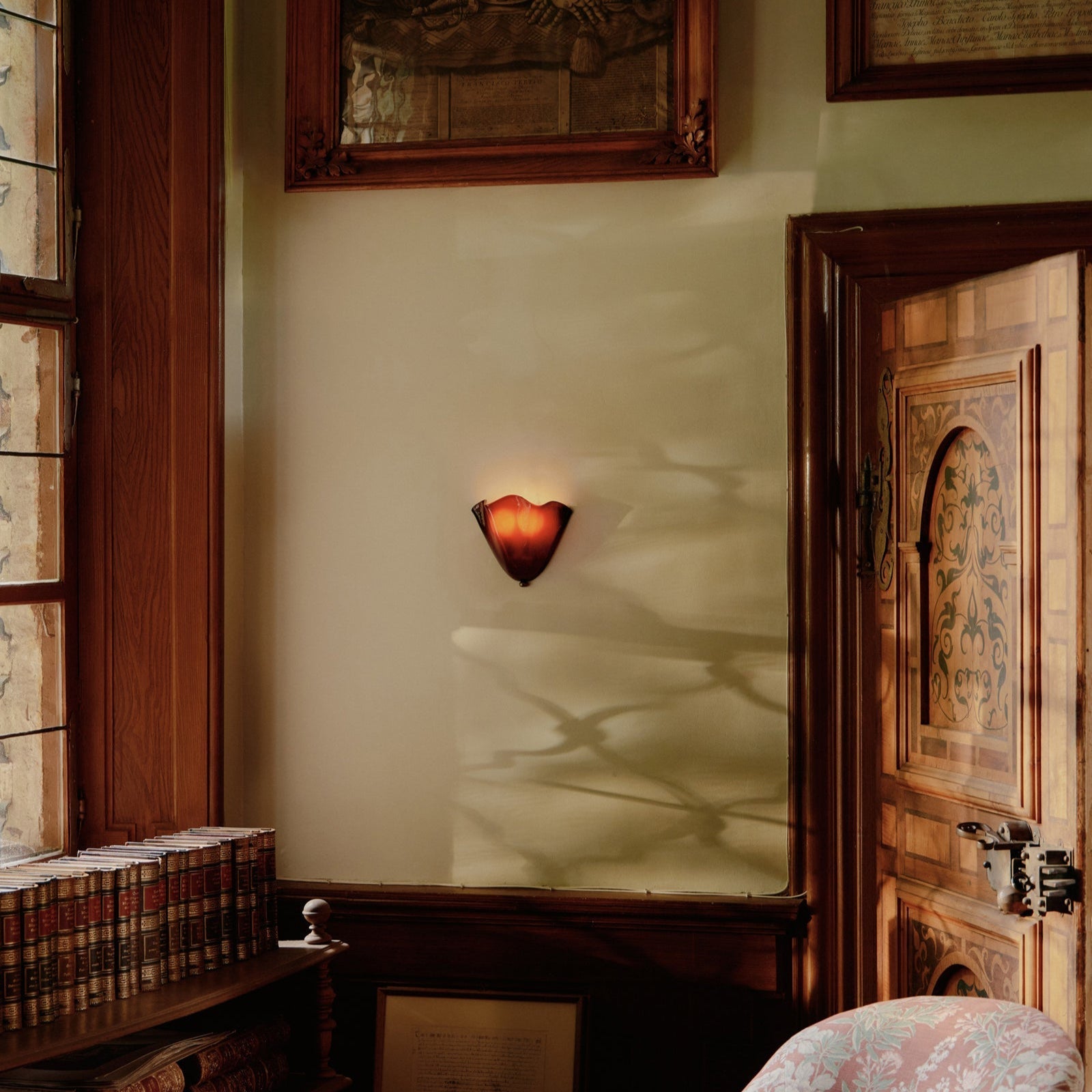 Stained Glass Wall Sconce Shell Design Light
